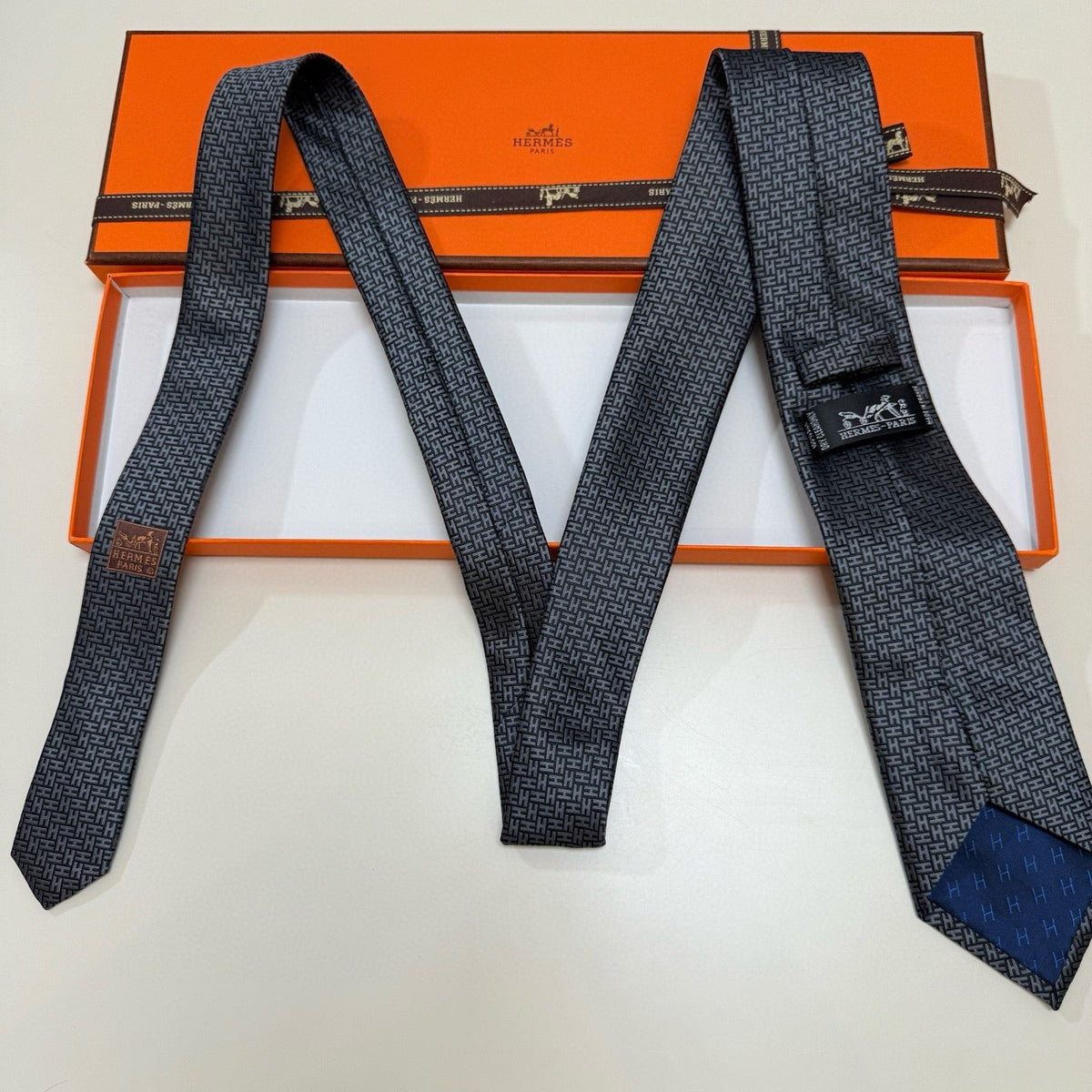 Hermès Style Men's Textured Silk Tie