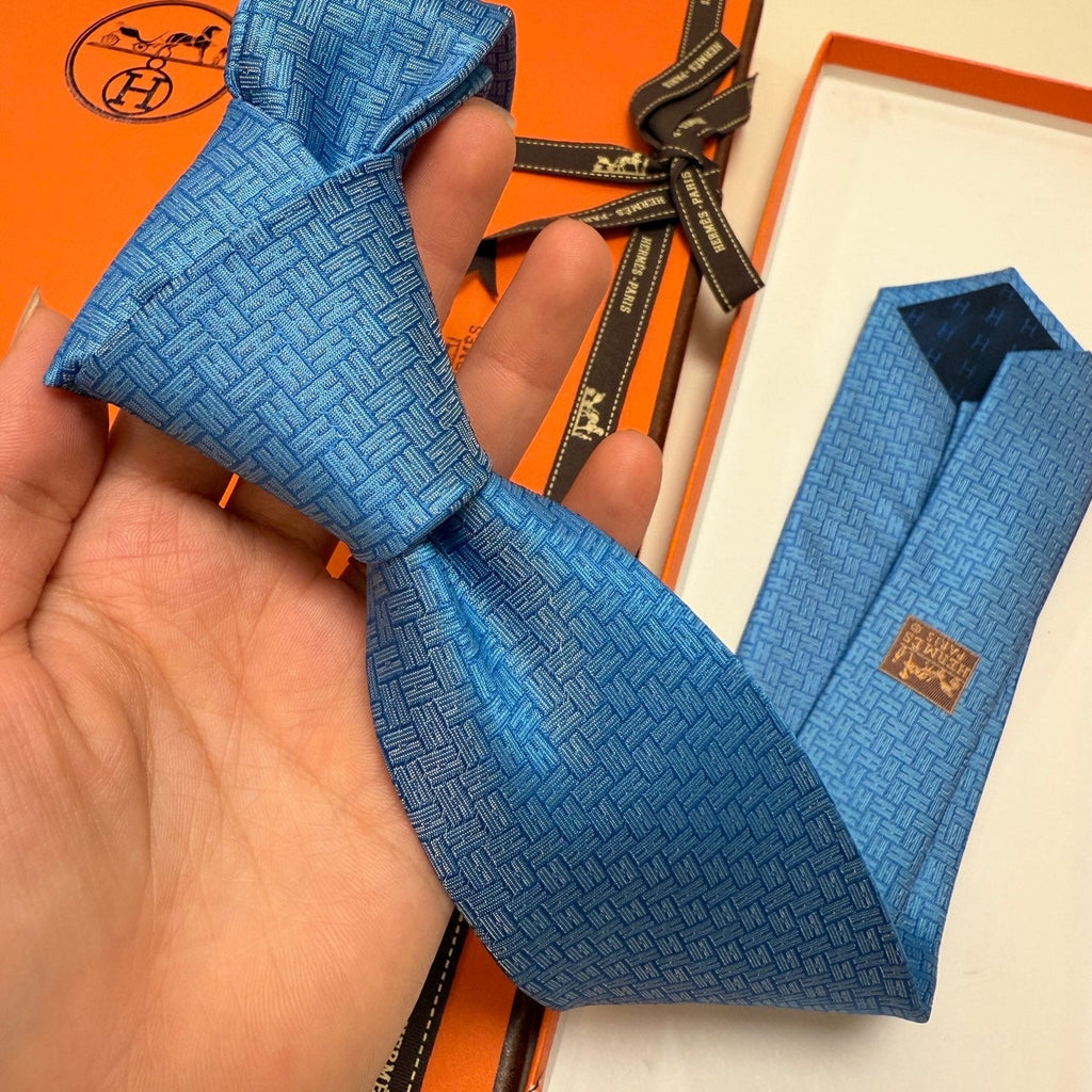 Hermès Style Men's Textured Silk Tie