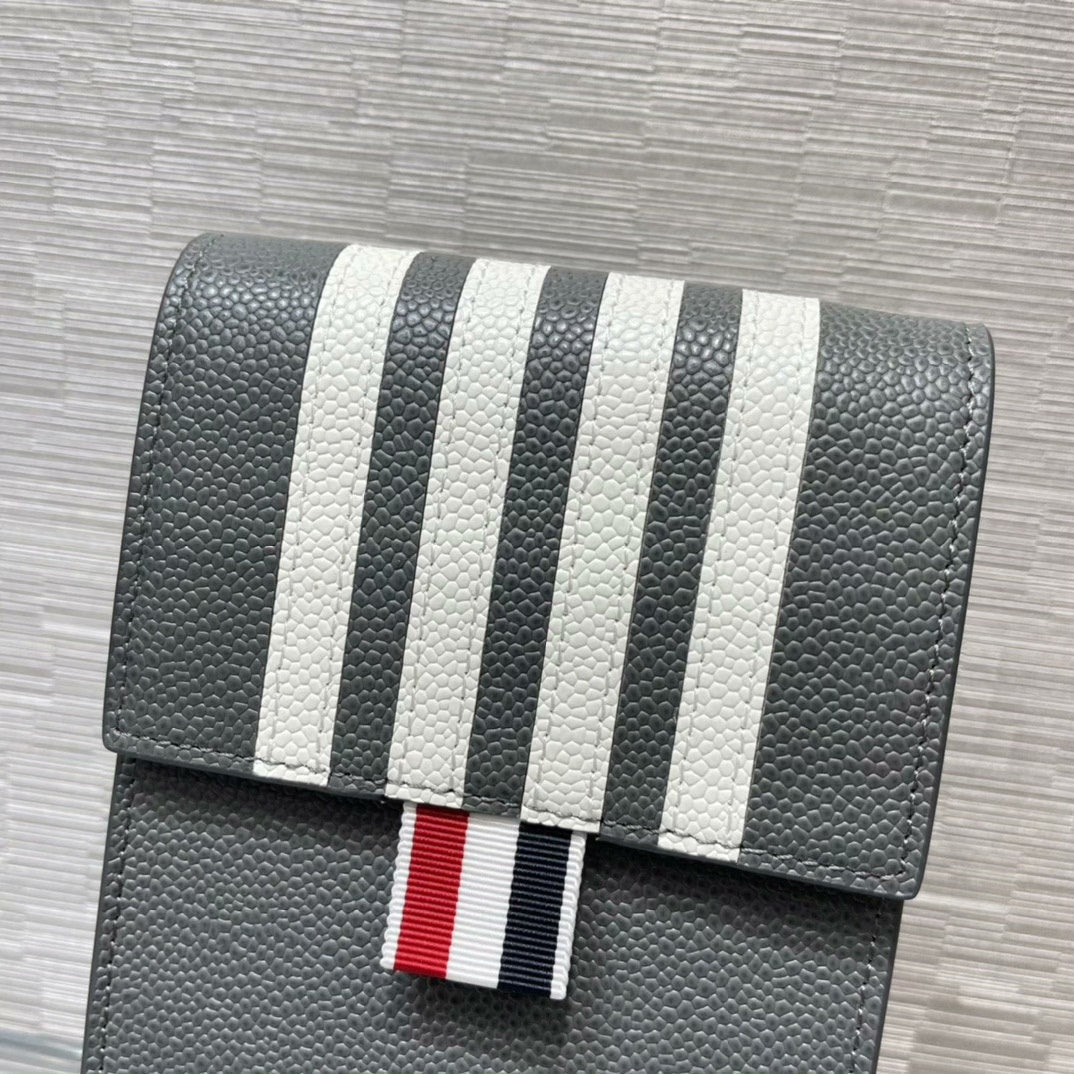 Classic four-bar mobile phone bag