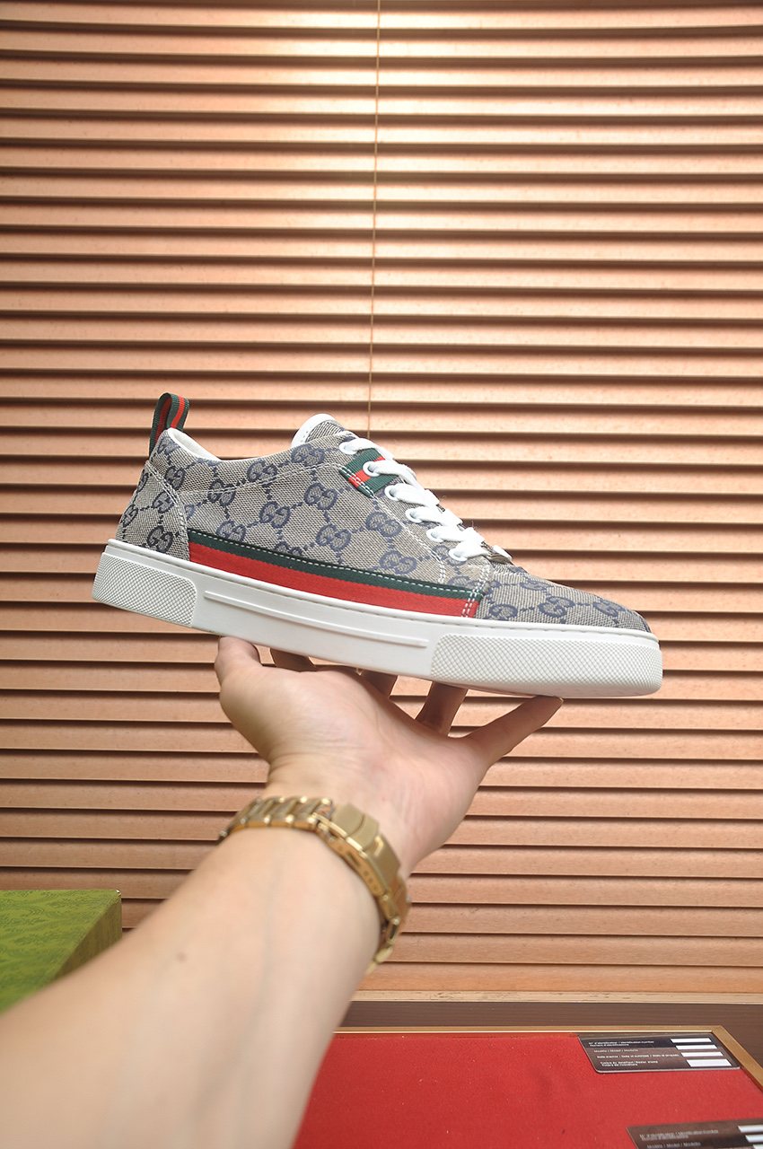Gucci Stripe Low-Top Sneakers