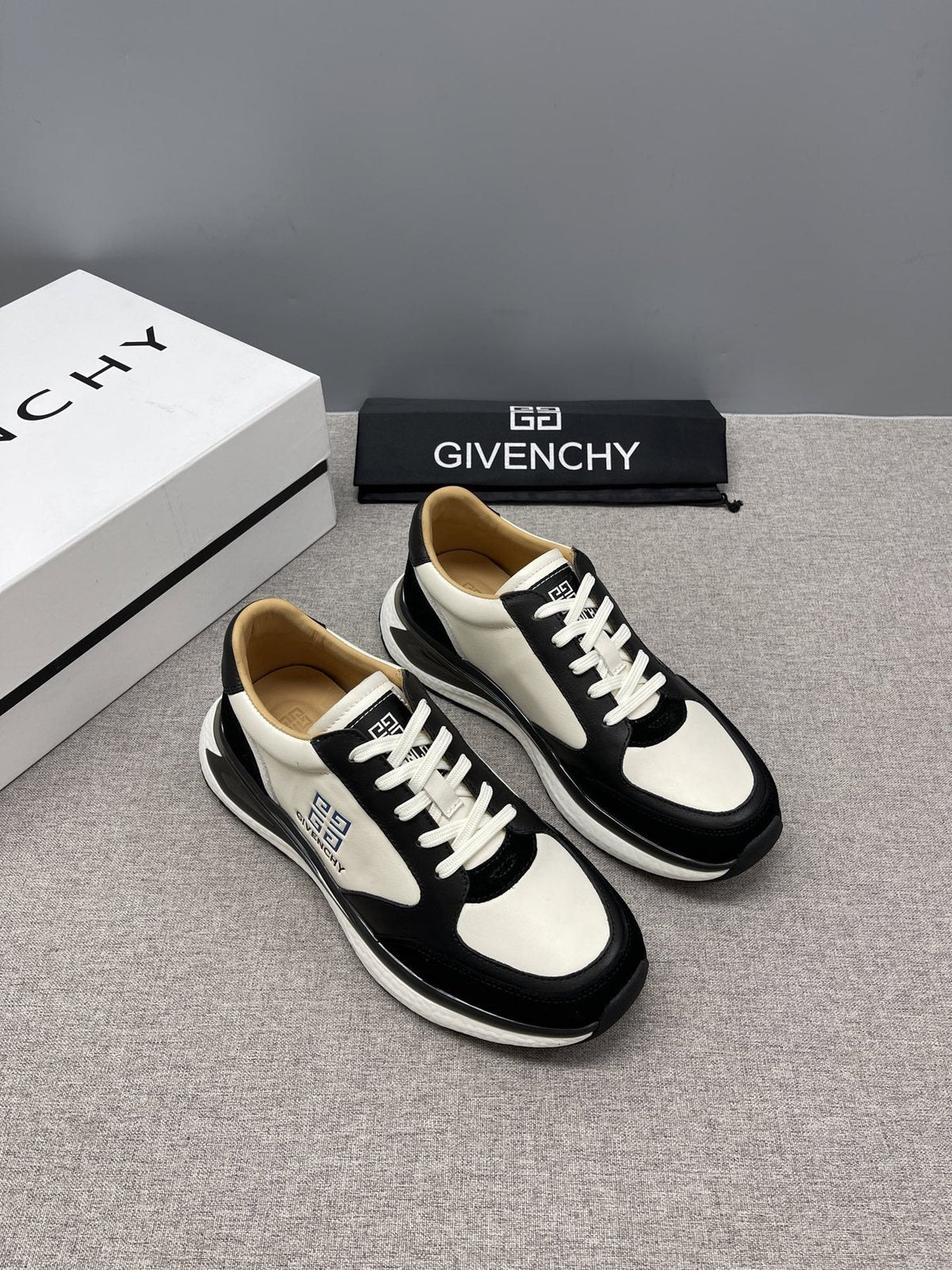 Givenchy Men's Low-Top Sneakers