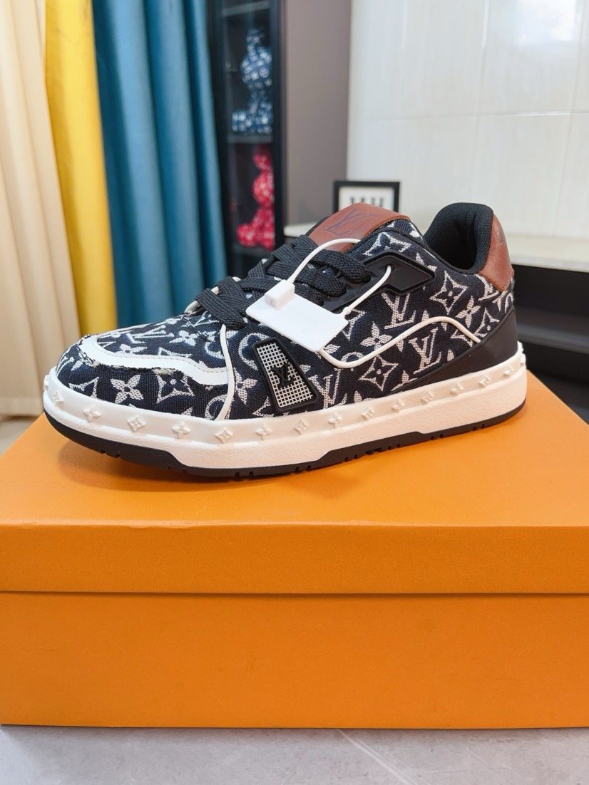 Louis Vuitton Patterned Low-Top Sneakers