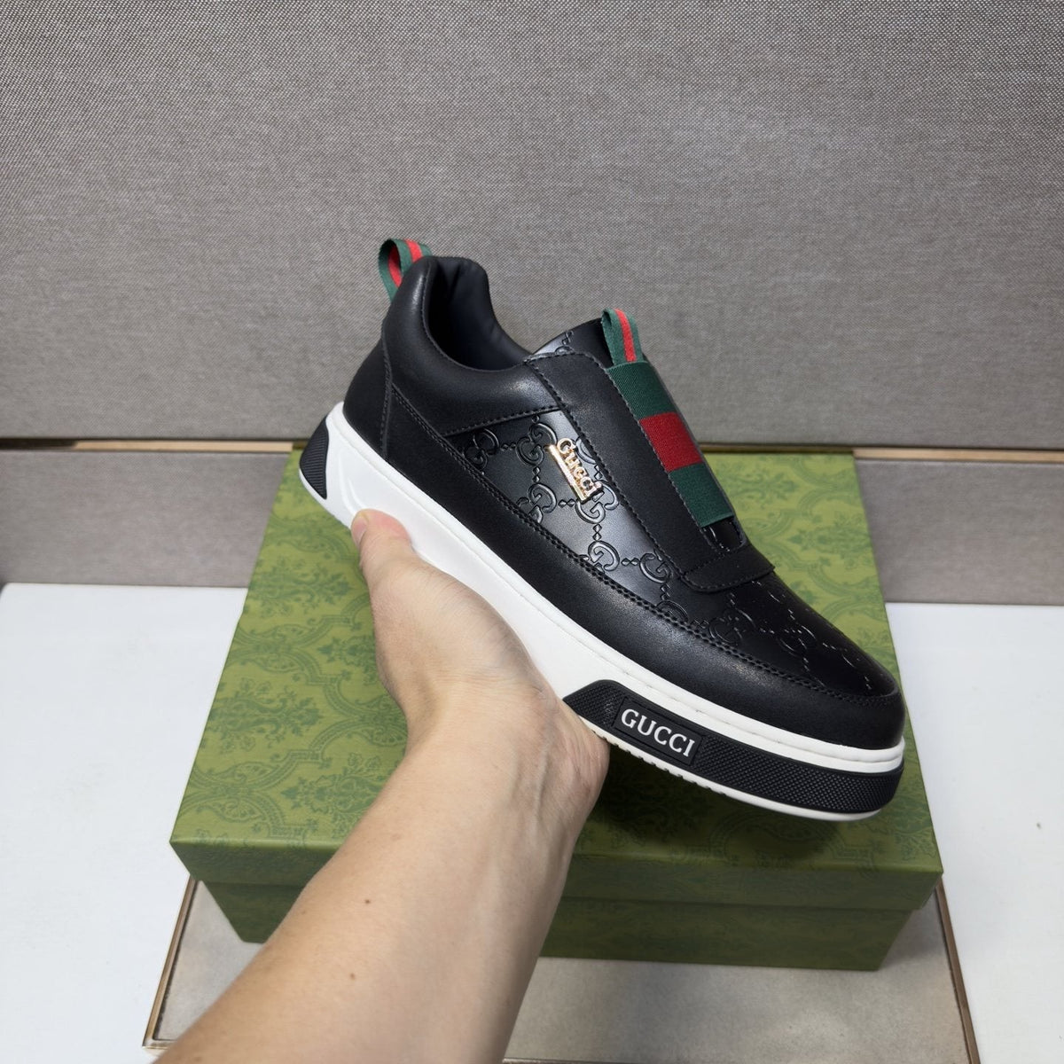 Gucci Green and Red Stripe Low-Top Sneakers
