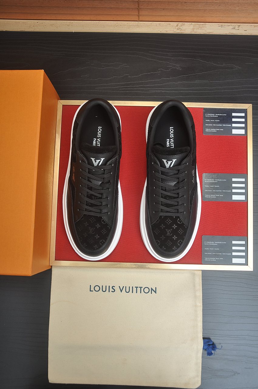 Louis Vuitton Textured Low-Top Sneakers